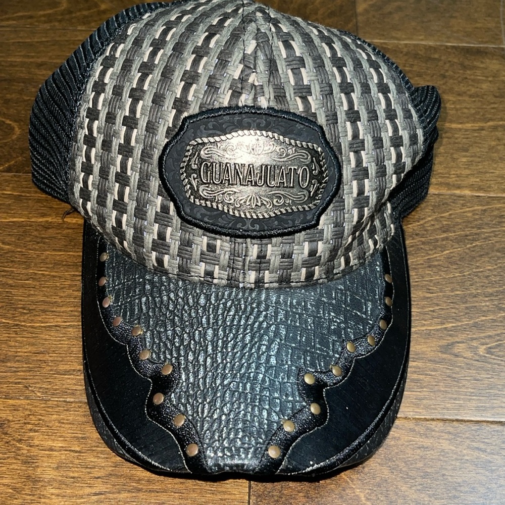 Guanajuato SnapBack trucker hat